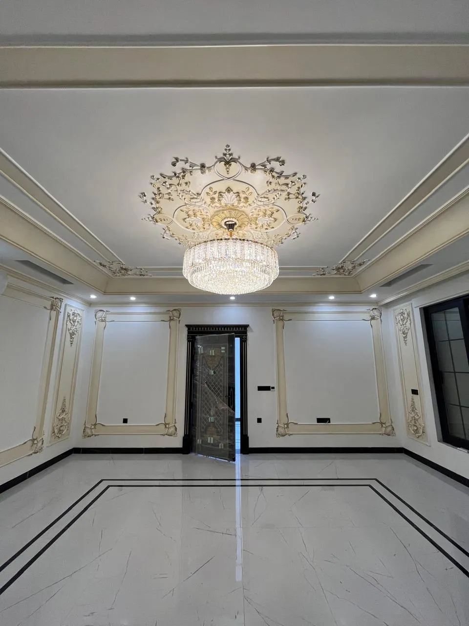 Italian City Villa - Gallery Image 2